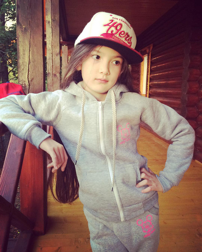 Thanh Giang được nhận xét là người mang nhiều nét đẹp Tây hơn cả hai anh trai. Cô bé diện đồ thể thao rất cá tính.