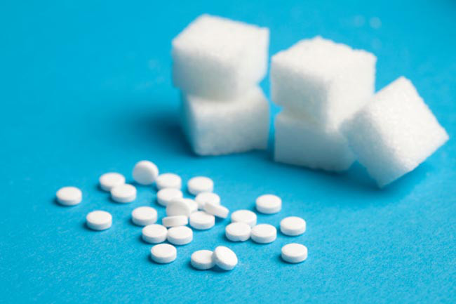 Chất tạo ngọt nhân tạo: Chất tạo ngọt nhân tạo ức chế khả năng kiểm soát lượng hấp thụ calo của cơ thể, khiến chúng ta càng thèm ngọt hơn. Hơn nữa, các chất này có thể sản sinh ra các chất hóa học gây ung thư, đặc biệt là các khối u não.