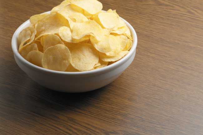 Khoai tây chiên: Khoai tây chiên không chỉ gây tăng cân do chứa nhiều chất béo chuyển hóa, mà còn làm tăng nguy cơ ung thư do có chứa acrymalide (một chất gây ung thư được tìm thấy trong thuốc lá).
