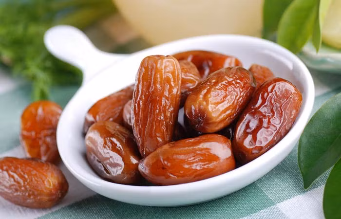 Người dân Dubai giàu có vậy nhưng rất coi trọng quả chà là, dù là tầng lớp thượng lưu hay trung lưu đến bình dân đều rất yêu thích loại quả này.