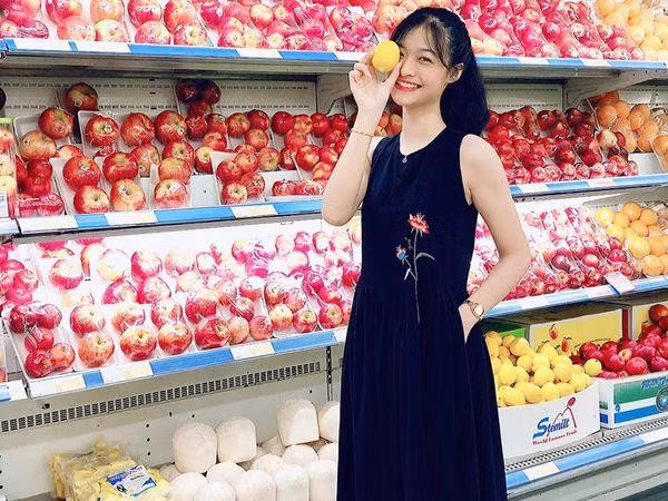 Chính sự giản dị, nhẹ nhàng trong phong cách thời trang đã khiến khán giả cảm thấy gần gũi, yêu thích Kiều Loan tại cuộc thi Hoa hậu Thế giới Việt Nam 2019.