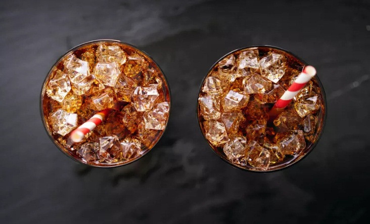 Ông Trump từng đặt một đơn hàng rất lớn về Coke ăn kiêng. Ông thường uống coke này cùng với đồ ăn nhanh. Ông Trump thích uống các loại soda ăn kiêng hơn là loại thức uống không cồn.