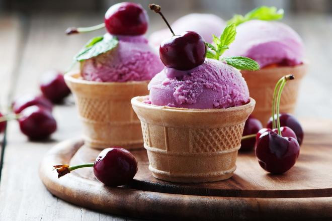 Kem cherry vani: Ông Trump cũng không thể từ chối sức hấp dẫn của những cây kem mát lạnh ngọt ngào. Theo tờ tuần báo US, ông đặc biệt thích kem vani vị anh đào.