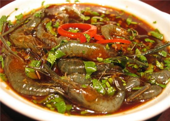 Những người sành ăn thì cho rằng đây là món ăn hấp dẫn, nên thưởng thức một lần. Nhiều thực khách sau khi ăn đã nhận xét rằng tôm sống rất ngọt thịt, đậm đà, phần rượu cùng gia vị thấm vào thịt nên cảm giác ngon lạ.