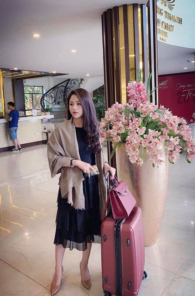 Bộ sưu tập túi xách của người đẹp có đủ các màu và mẫu mã. Ảnh: FBNV.