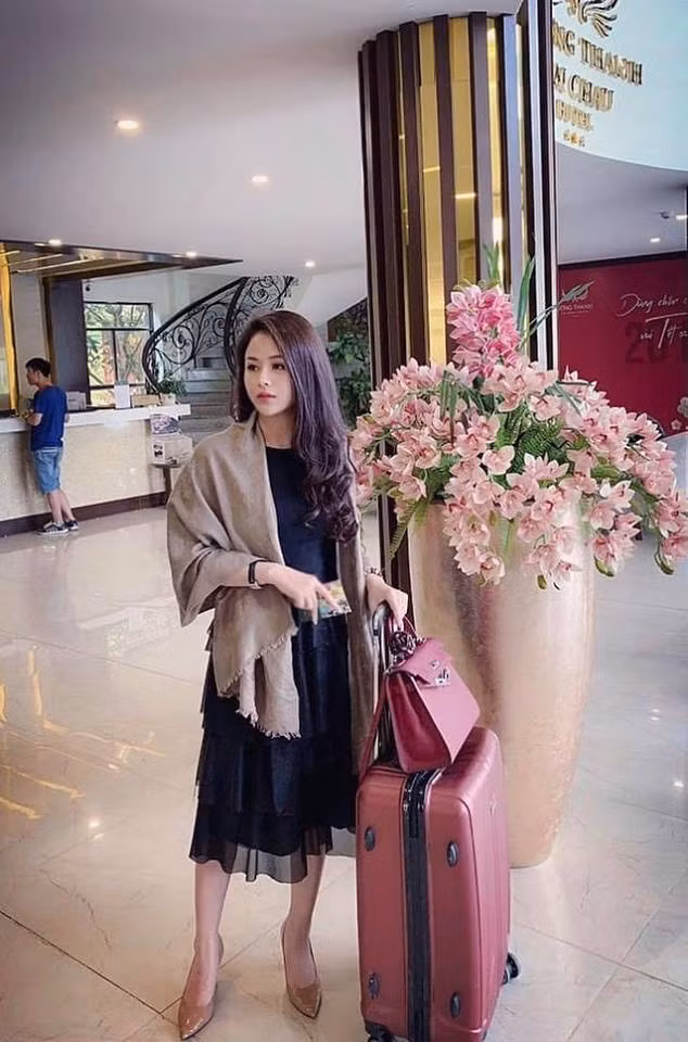 Bộ sưu tập túi xách của người đẹp có đủ các màu và mẫu mã. Ảnh: FBNV.