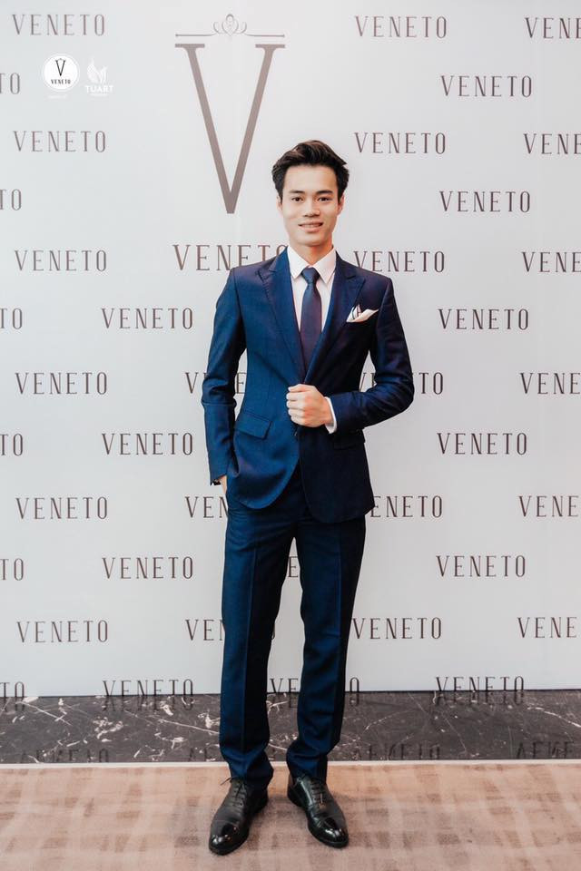 Trên Instagram cá nhân, anh chàng này thường xuyên chia sẻ những hình ảnh đời thường của mình. Những hình ảnh cho thấy gu thời trang của Văn Toàn rất thanh lịch, đậm chất thể thao và khỏe khoắn.