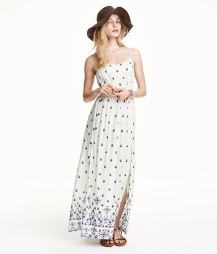 Ngoài ra, các mẫu váy maxi dài thướt tha cũng là lựa chọn để bạn gái tự tin thể hiện vóc dáng cùng nét đẹp mĩ miều của mình khi xuống phố hay khi dạo biển ngày hè. Ảnh: Internet.