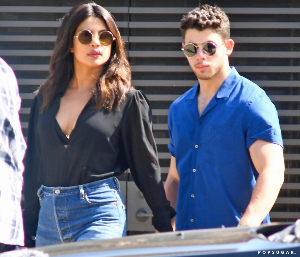 Họ đồng điệu tới mức dù lên thảm đỏ hay lúc ra ngoài đường phố cũng mặc giống nhau. Cả hai cùng diện áo sơ mi đi dạo. Ảnh: Internet.