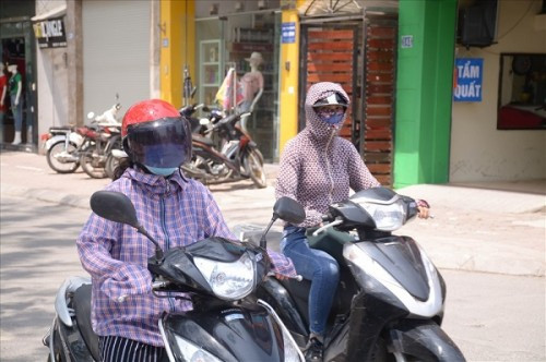 Hà Nội vào đợt nắng nóng đỉnh điểm, theo dự báo trong đợt nắng nóng này chỉ số UV sẽ đạt ở mức báo động. Những ngày qua, chỉ số tia UV tại TP.HCM luôn dao động từ mức 8–10. Thời điểm này, việc chăm sóc da trong những ngày nắng nóng cũng hết sức quan trọng.