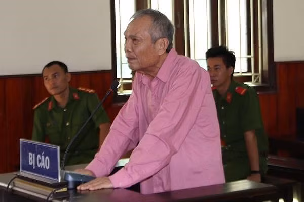 Tuyen an doanh nhan lai xe Lexus tong vao dam tang 4 nam tu