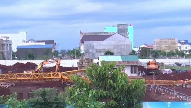 Gian giao sap, hai cong nhan roi tu do cao 30 met