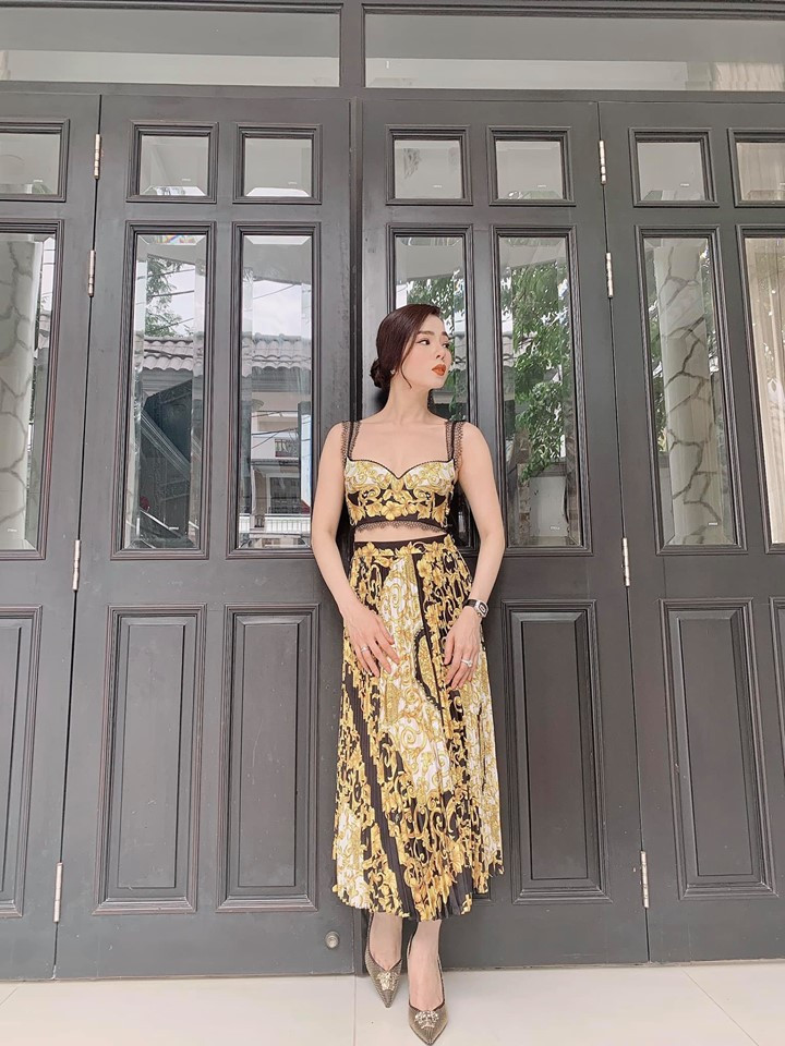 Lệ Quyên là một trong những ca sĩ Việt vẫn giữ được vóc dáng thon thả dù đã trải qua một lần sinh nở.