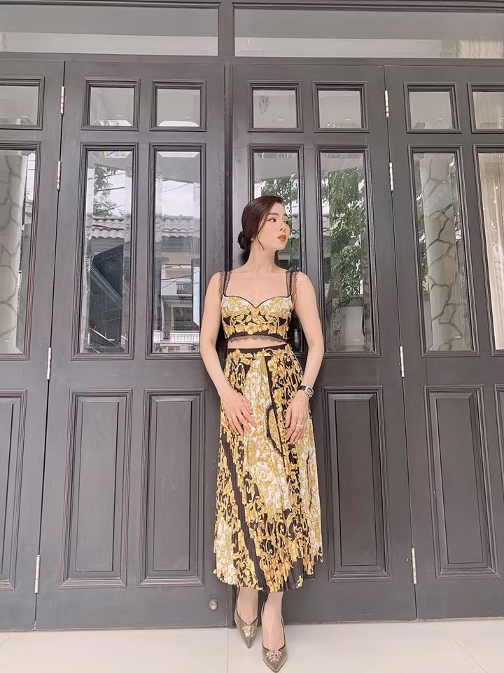 Lệ Quyên là một trong những ca sĩ Việt vẫn giữ được vóc dáng thon thả dù đã trải qua một lần sinh nở.