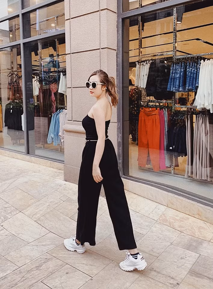 Phong cách thời trang đường phố của Huyền Lizzie cũng rất thu hút giới trẻ.