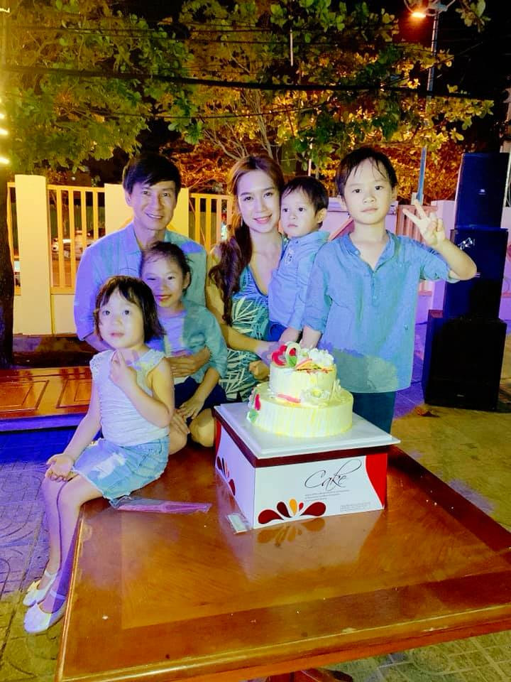 Vốn được xem là cặp đôi hạnh phúc nhất nhì showbiz Việt, gia đình Lý Hải – Minh Hà không chỉ gây chú ý bởi cuộc sống hôn nhân đáng mơ ước mà ngay cả phong cách thời trang của các thành viên trong gia đình cũng khiến người khác phải trầm trồ.