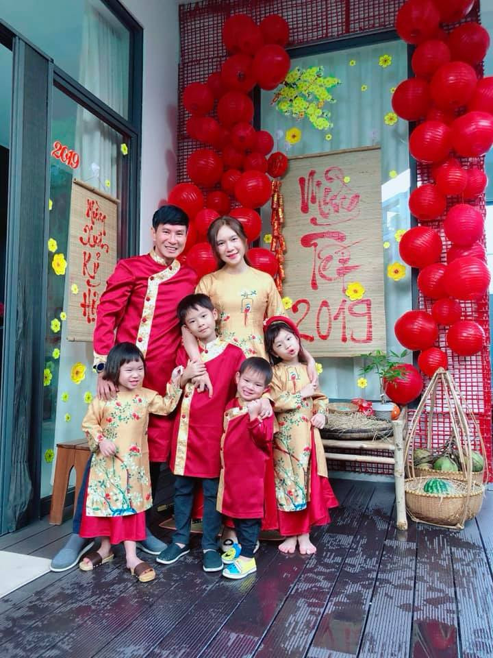 Dù rất bận rộn với 4 thiên thần nhưng không vì thế mà hotmom Minh Hà lơ là chuyện ăn mặc của cả gia đình.