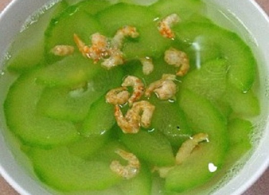 Cũng như những món khác bí bao được nấu với tôm, thịt, cá ăn rất ngon và bổ dưỡng. Bí đao cũng có thể ép lấy nước để uống, vị thanh, mùi thơm, uống với đá rất mát cho ngày hè.