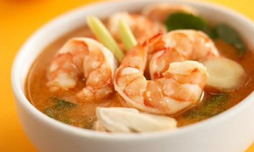 Canh tôm đảng sâm: Đảng sâm 10g, đương quy 9g, tôm 200g, trứng gà 1 quả, cải non 200g, bún tàu 50g, bột năng 30g, xì dầu 10g, tiêu, muối vừa đủ, canh gà 500ml, sâm quy sấy khô tán bột. Tôm giã nhuyễn, cải thái khúc. Trộn tôm, đảng sâm, đương quy, xì dầu, muối với trứng đánh đều vo thành viên. Bỏ canh gà vào nồi, cho bún tàu vào đun sôi rồi cho viên tôm vào nấu chín. Ngày ăn 1 lần, ăn thịt tôm, uống canh. Món này có tác dụng ôn dương bổ thận. 