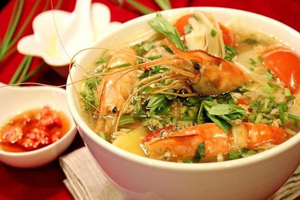 Canh tôm hoàng kỳ: tôm càng 10 con, hoàng kỳ 20g, thêm gia vị, rau đậu thích hợp nấu canh. Ảnh: Internet.