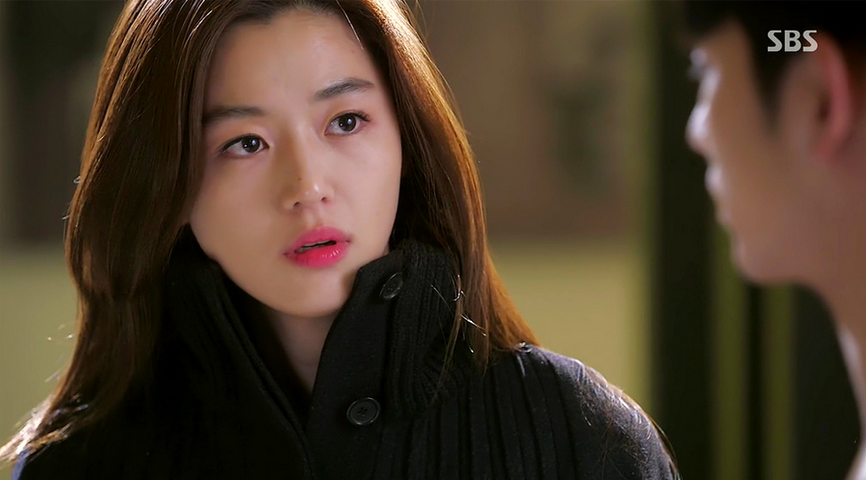 Nguyên tắc rửa mặt của cô bắt đầu bằng nước ấm để lỗ chân lông nở ra và kết thúc bằng nước lạnh cho lỗ chân lông se lại. Ji Hyun hạn chế rửa mặt quá lâu, không dùng tay chà xát mà chỉ dùng đầu ngón tay xoa nhẹ nhàng và dùng bông mút chuyên dụng để làm sạch sâu.