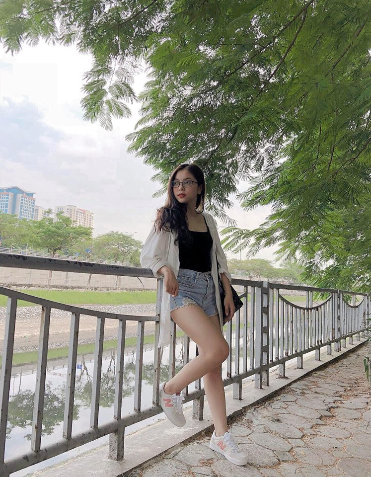 Cô đã trung thành với mái tóc xoăn dài khá lâu.