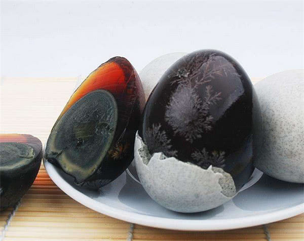 Đây chính là loại trứng muối bình thường khi chưa nhuộm. Ảnh: QQ.