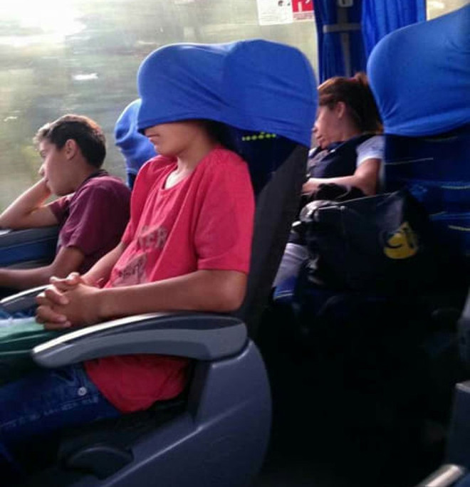 Không sợ ngã khi đang ngủ gật trên xe nữa nhé.