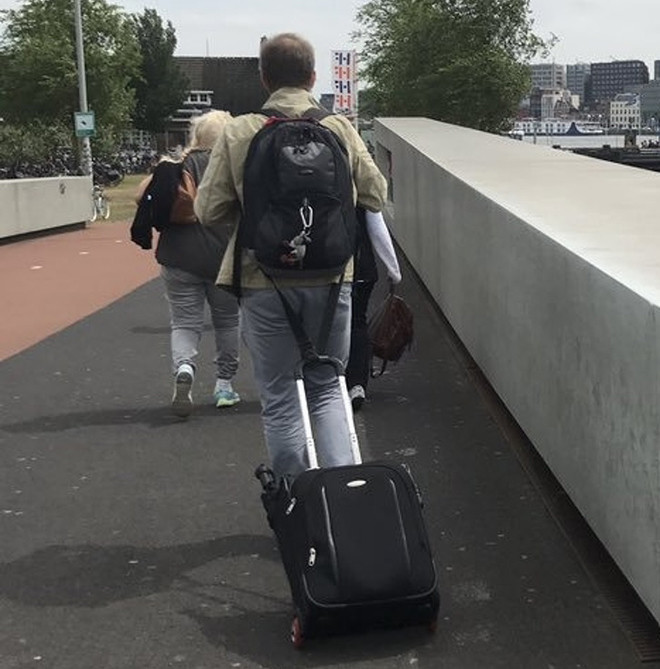 Thế này có phải rảnh tay lắm không.