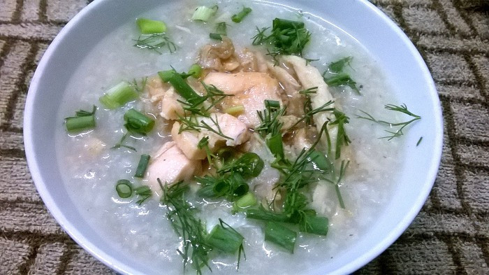 Cháo cá chép: Cá chép một con 1kg, vừng đen 1,5kg, gạo nếp 0,5kg. Nấu cháo, ngày ăn 1 lần, ăn liên tục 7 ngày. Tác dụng bổ thận tráng dương, mạnh khỏe, trẻ trung lâu dài. Ảnh: SKĐS.