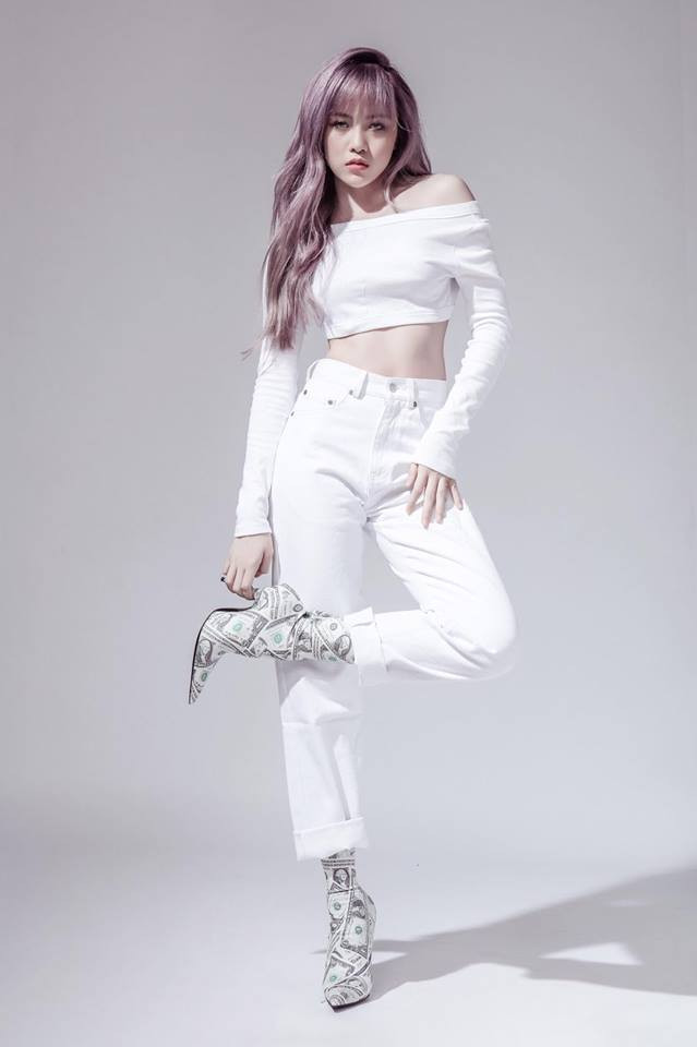 Không chỉ đầu tư vào trang phục, Bảo Trâm cũng thường xuyên làm mới diện mạo bằng cách nhuộm màu tóc mới.