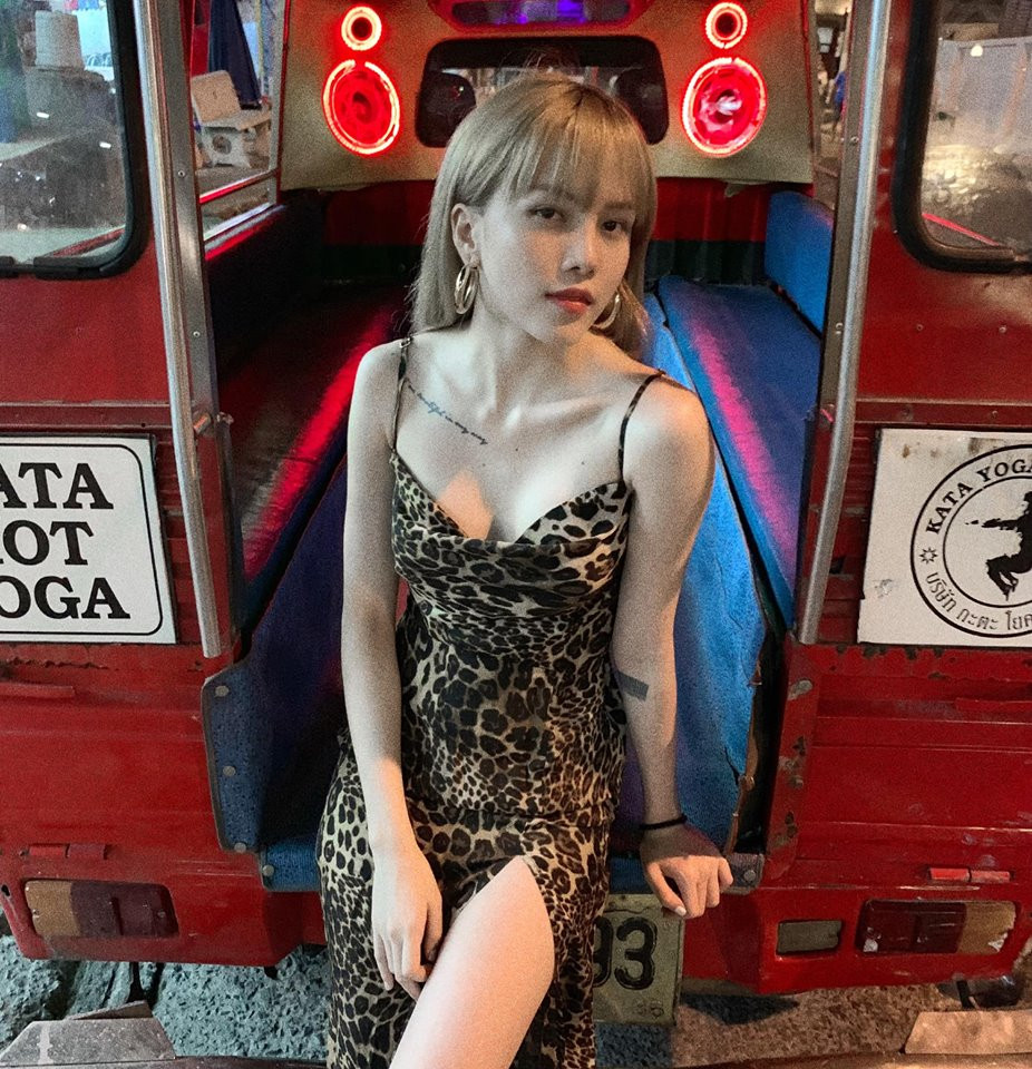 Thời gian gần đây, Bảo Trâm ngày càng chú ý chăm sóc dáng vóc cũng như quần áo hàng ngày. Phong cách thời trang đi sự kiện của nữ ca sĩ khá gợi cảm và sành điệu.