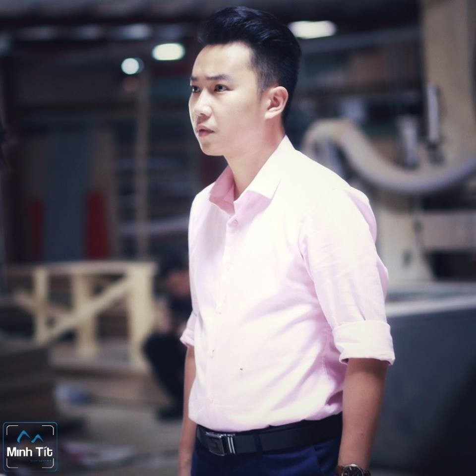 Chàng bạn thân của “Nàng dâu order” mặc sơ mi hồng lịch lãm hút hồn các cô gái trẻ. Ảnh: FBNV.