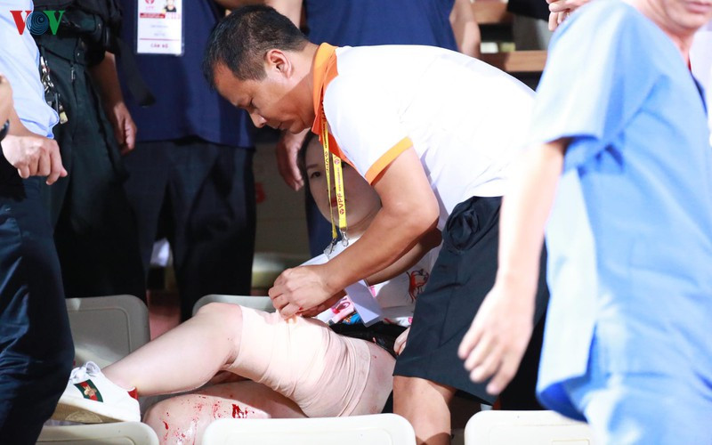 Fan nu trung phao sang: Chong soc vi “thay ca xuong”, vien phi ai lo?