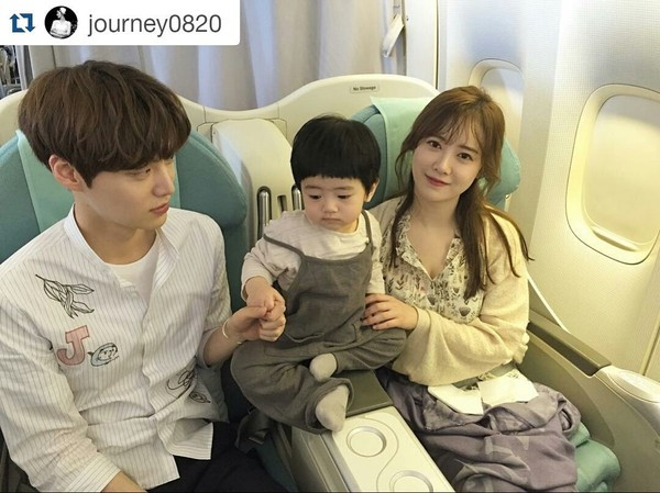 Vợ chồng Ahn Jae Hyun luôn biết cách tạo dấu ấn và có sự đồng điệu trong phong cách thời trang.