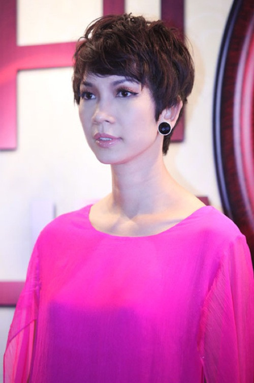 Siêu mẫu Xuân Lan cũng rất hợp với kiểu tóc nam tính này.