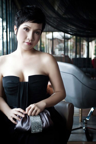 Ca sĩ Mỹ Linh từng nhiều năm trung thành với mái tóc tém.