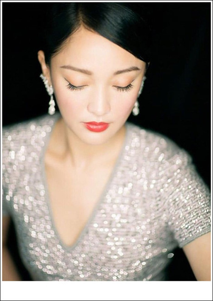 Châu Tấn luôn truyền tải năng lượng tích cực đến mọi người. Suốt quãng thời gian dài hoạt động nghệ thuật chân chính, cô luôn giữ gìn hình ảnh đẹp cả nghĩa đen lẫn nghĩa bóng. Cuộc sống cân bằng giúp cô luôn tươi trẻ dù đã bước sang tuổi 44. Ảnh: Internet.