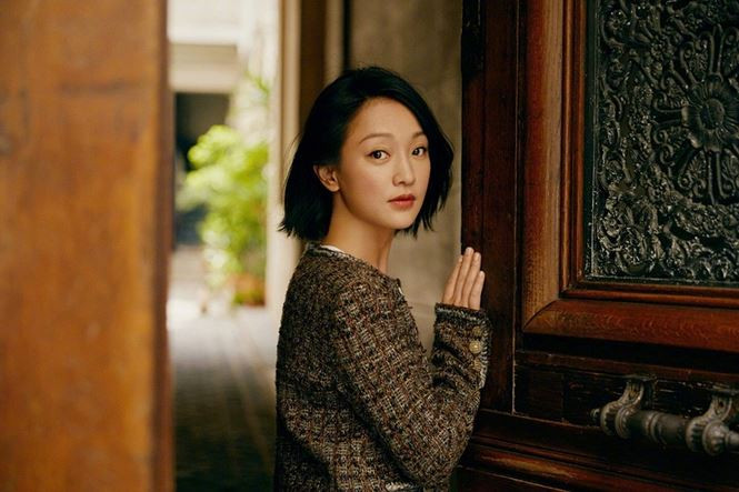 Dùng dầu oliu là bí quyết làm đẹp riêng của Châu Tấn. Dầu oliu thực sự chứa rất nhiều dưỡng chất, chất chống oxy hóa và các loại vitamin nên có tác dụng tuyệt vời trong việc chăm sóc da.