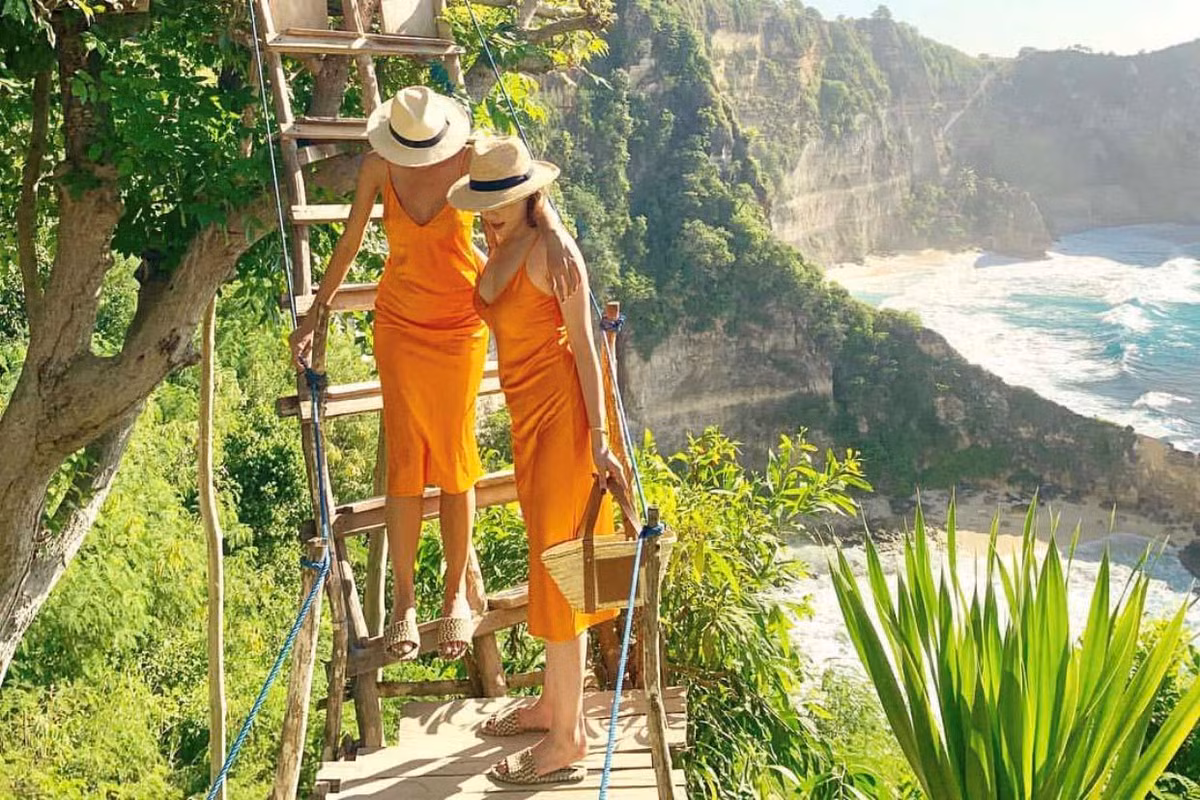 Trước đó, Kỳ Duyên - Minh Triệu đã đến Bali nhân dịp sinh nhật nữ người mẫu. Cả hai không quên mặc các bộ đồ đôi nóng bỏng.