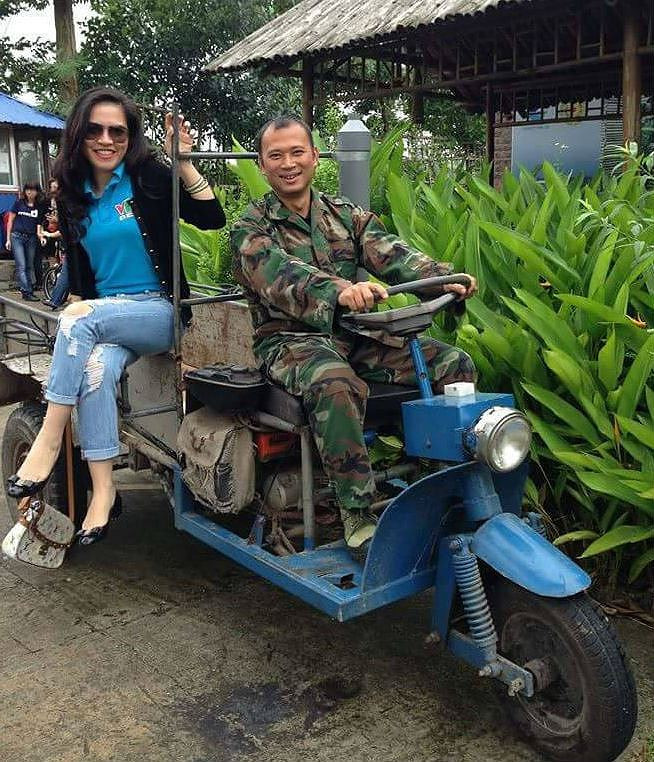 Chan dung nguoi vo bi an, xinh nhu mong cua MC Long Vu-Hinh-7