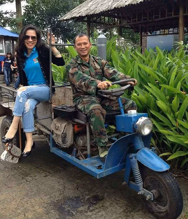 Chan dung nguoi vo bi an, xinh nhu mong cua MC Long Vu-Hinh-7