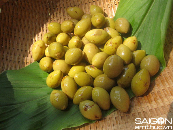 Viêm da: Trám tươi 1kg sắc với 1l nước bằng lửa nhỏ, sau đó lọc bỏ bã lấy nước ngâm để chữa các bệnh lý ngoài da như viêm loét, viêm phần phụ...