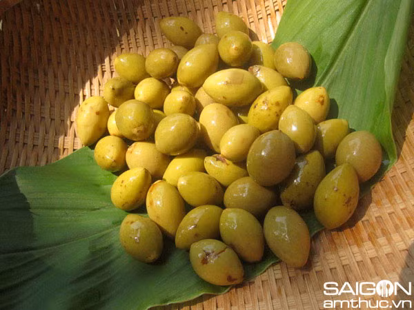 Viêm da: Trám tươi 1kg sắc với 1l nước bằng lửa nhỏ, sau đó lọc bỏ bã lấy nước ngâm để chữa các bệnh lý ngoài da như viêm loét, viêm phần phụ...