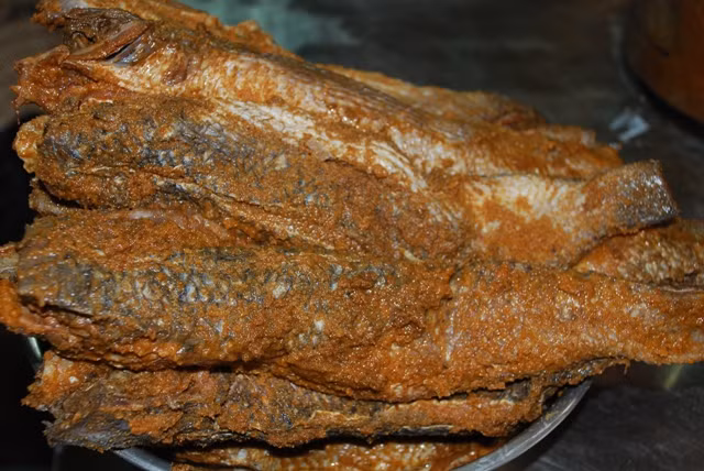 Mắm cá lóc: Với bí quyết được lưu truyền từ mấy chục năm nay, bà con ở huyện Thới Bình (Cà Mau) đã giữ được hương vị mắm lóc truyền thống của xứ sở. Từ đó, giúp nó trở thành một đặc sản hấp dẫn du khách gần xa khi đến đây.