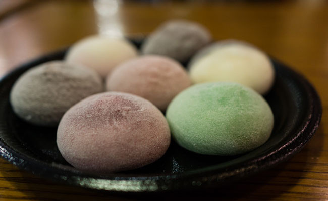 Với hương vị ngọt ngào, thơm ngon, bánh mochi là món quà tuyệt vời dành tặng cho gia đình, bạn bè, người thân của bạn.