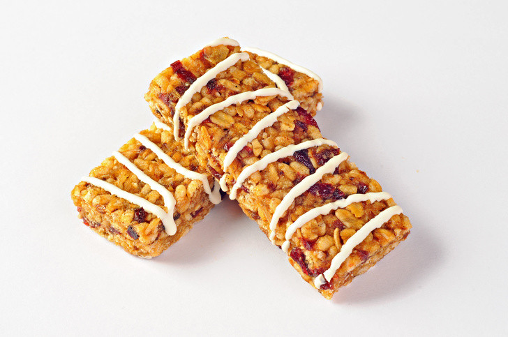 Thanh ngũ cốc: Trên toàn thế giới, các thanh ngũ cốc, bột yến mạch và các sản phẩm khác tương tự được coi là thực phẩm lành mạnh có chứa các vitamin và khoáng chất thiết yếu. Tại Đan Mạch, các sản phẩm này bị cấm, theo Cục Quản lý Thực phẩm và Thú y Đan Mạch, chúng có chứa quá nhiều chất độc hại, có thể gây ảnh hưởng xấu đến gan và thận của trẻ em nếu tiêu thụ thường xuyên.