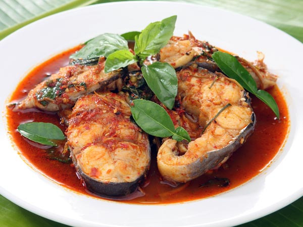 Cá: Cá là thực phẩm tốt cho sức khỏe, giàu chất dinh dưỡng như omega-3 và vitamin E có ích trong việc giảm cân và cải thiện hoạt động chuyển hóa não. Ngoài ra, những chất dinh dưỡng và axit béo trên có trong cá, đặc biệt là cá hồi cũng có khả năng ngăn chặn sự phát triển cửa các tế bào ung thư vú và đại tràng.