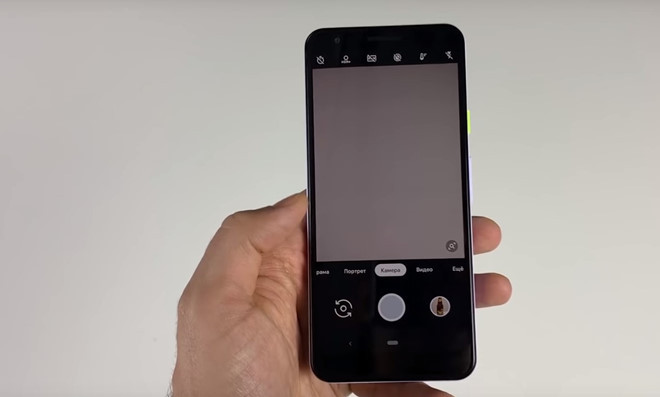 Pixel 3 Lite được dự đoán sẽ ra mắt vào tháng 3 với mức giá từ 400-600 USD, đối đầu với Galaxy A9 2018, Nokia 8.1, Xiaomi Mi 8 hoặc Mi 8 Pro. Hiện tại Google vẫn chưa thông báo về ngày ra mắt chính thức của model này. Hai phiên bản cao cấp hơn là Pixel 3 và Pixel 3 XL hiện chưa bán chính hãng tại Việt Nam, chỉ xuất hiện trên thị trường xách tay.