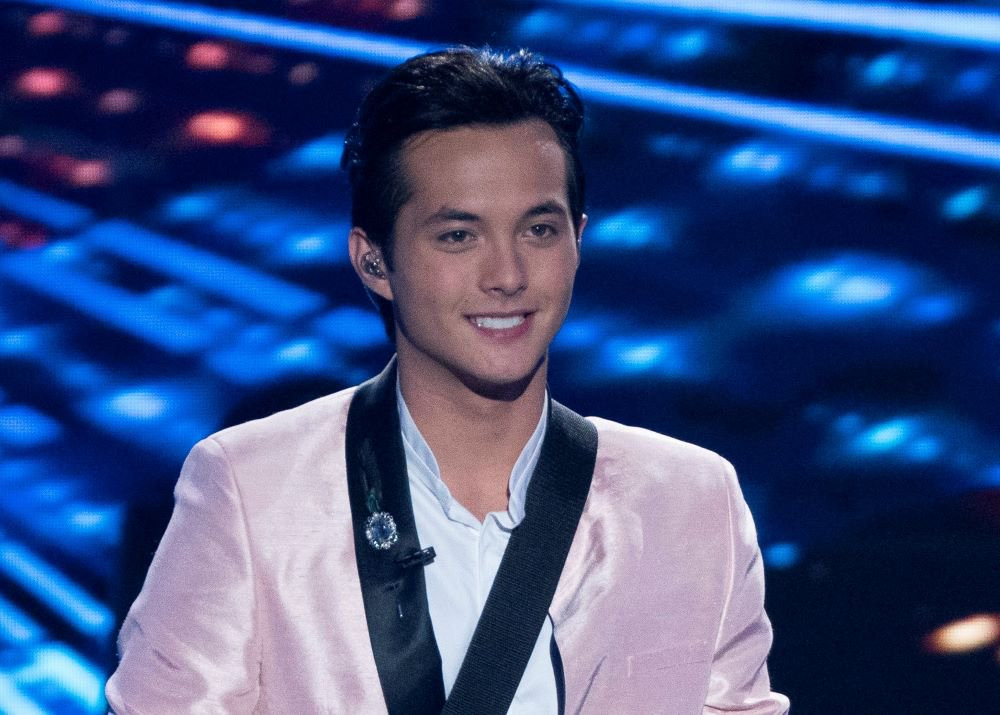 Đăng quang cuộc thi American Idol 2019, Laine Hardy gây ấn tượng không chỉ tài năng mà còn bởi cách ăn mặc đầy nam tính, lịch lãm.